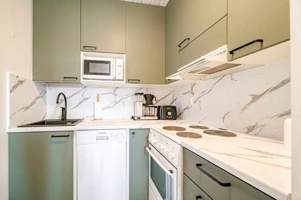 Coffee/tea facilities, Kitchen or kitchenette, dishwasher, heating, internet, microwave, oven, pet friendly, stove, toaster, kitchen