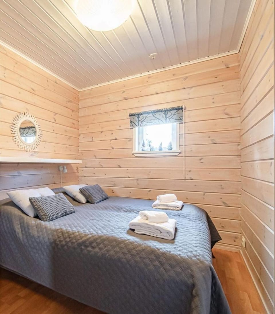 Bed, Photo of the whole room, Bedroom, heating, internet, pet friendly, towels, wardrobe