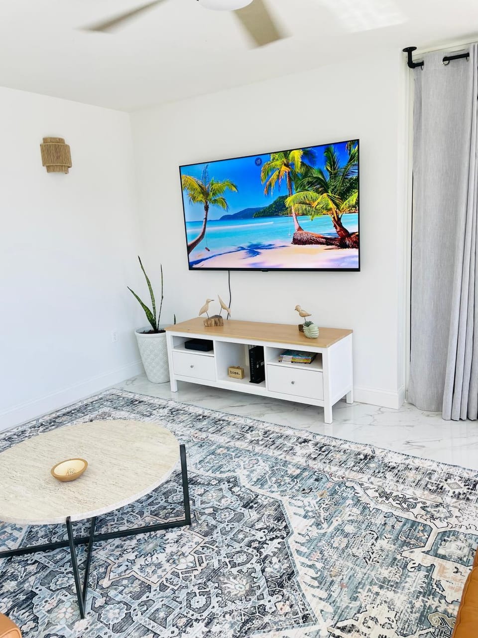 TV and multimedia, Living room, Evening entertainment