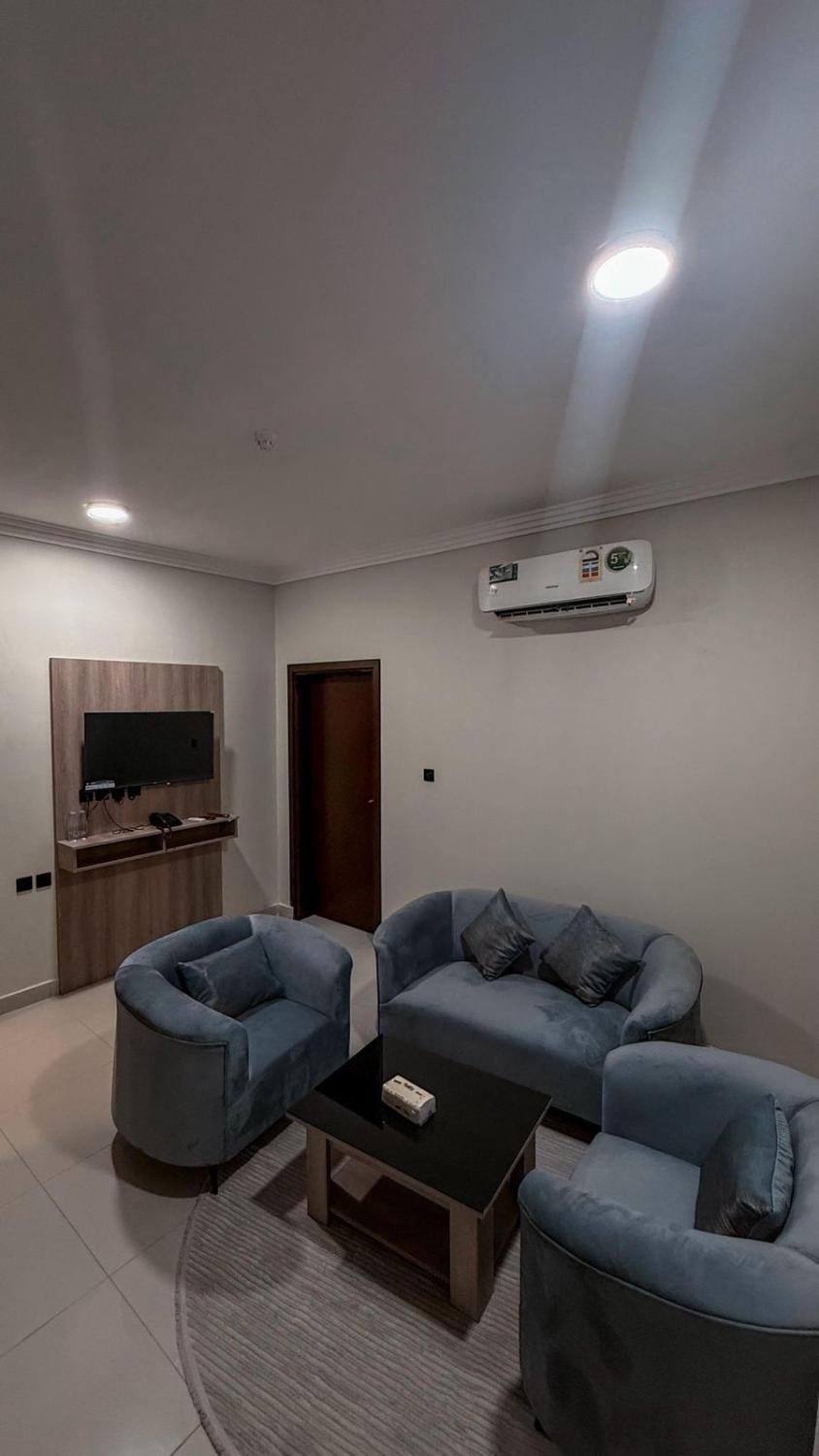 TV and multimedia, Living room, Seating area, Evening entertainment, air conditioner