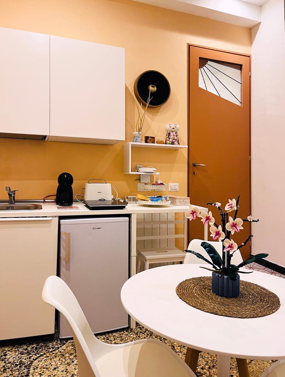 Kitchen or kitchenette, Living room, Dining area