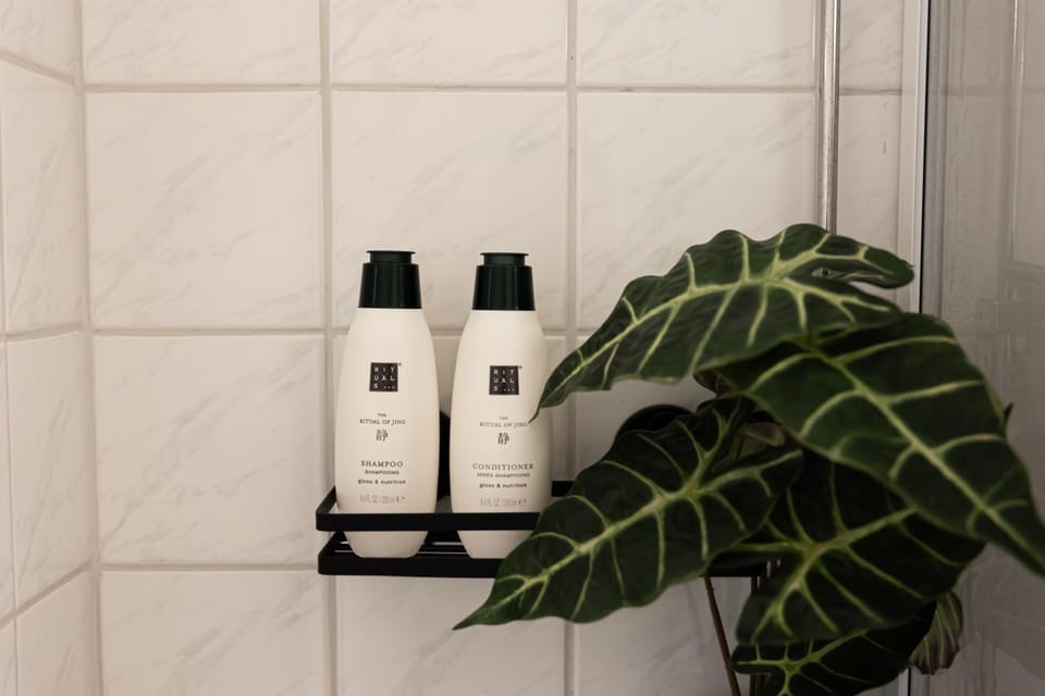 Bathroom, Decorative detail