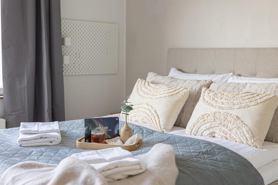 Bed, Photo of the whole room, Bedroom, towels