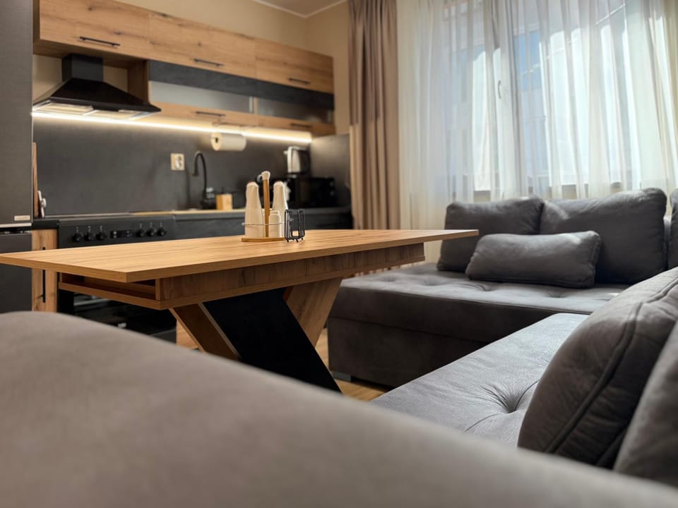 Coffee/tea facilities, Kitchen or kitchenette, Dining area