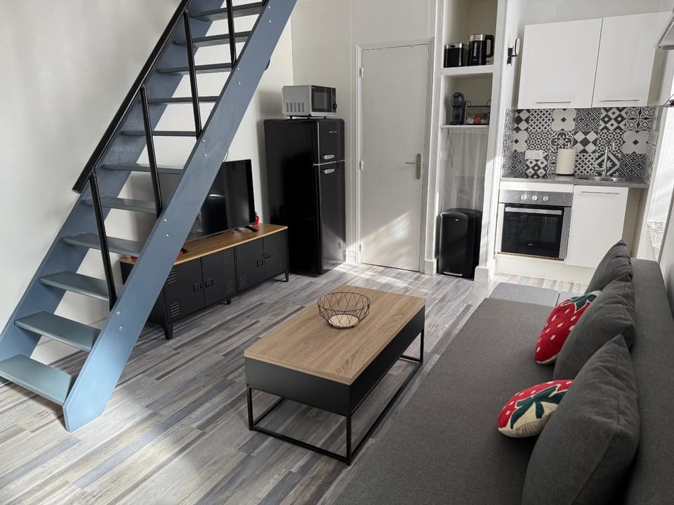 Kitchen or kitchenette, Living room