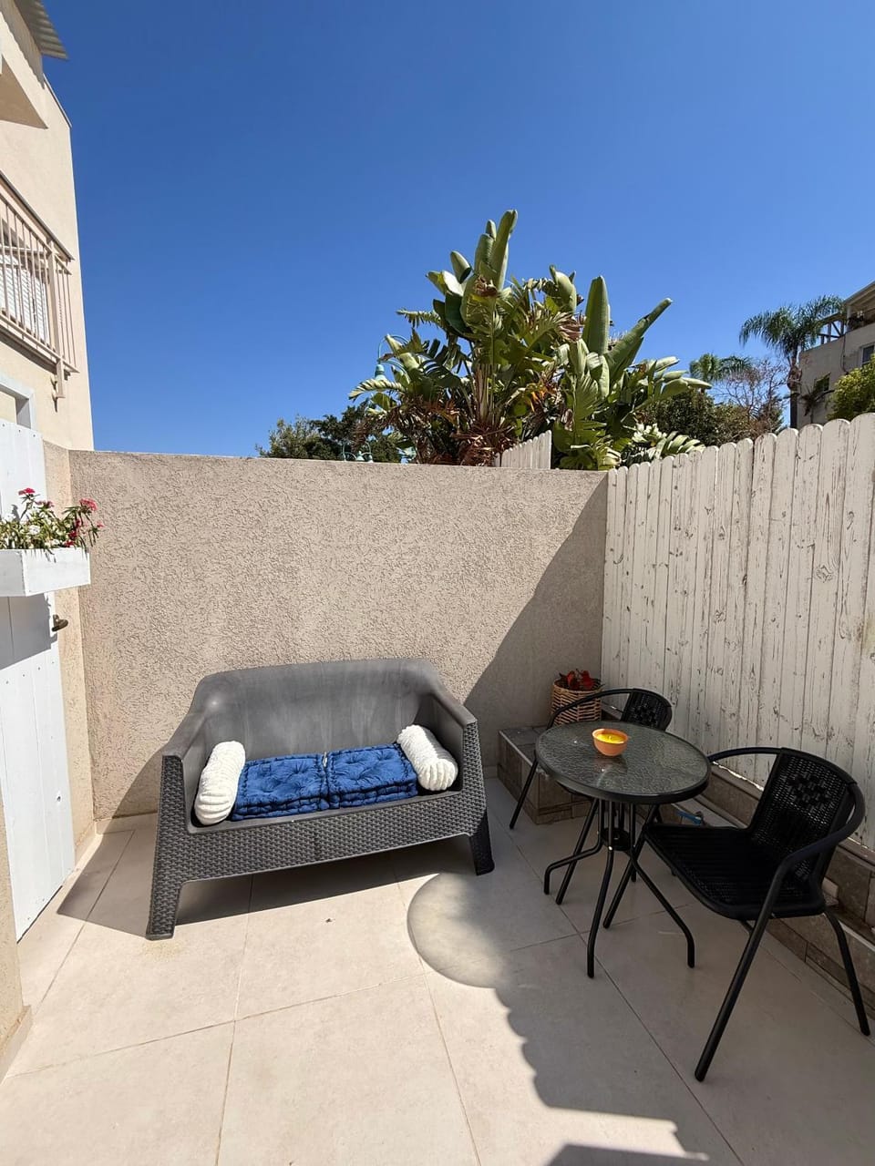BEACH BAY suit House in North District