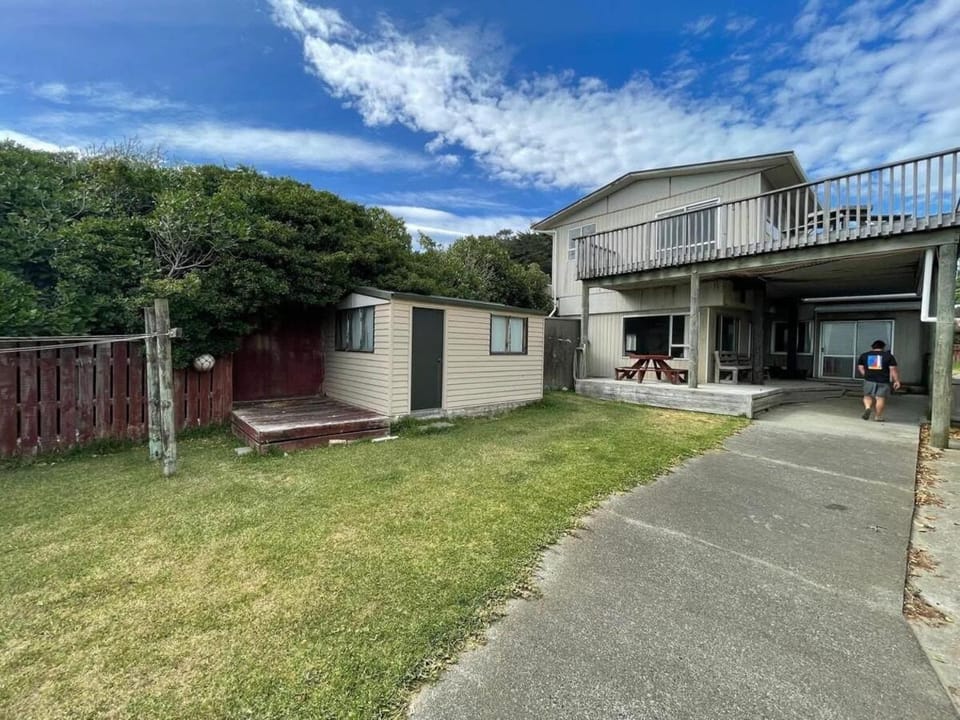 Waiwhare on the Beach - Beach Front Property House in Wellington Region