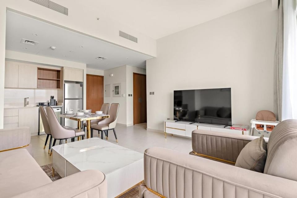 FIRST CLAS 1BR Creek Beach , Lagoon Access Apartment in Dubai