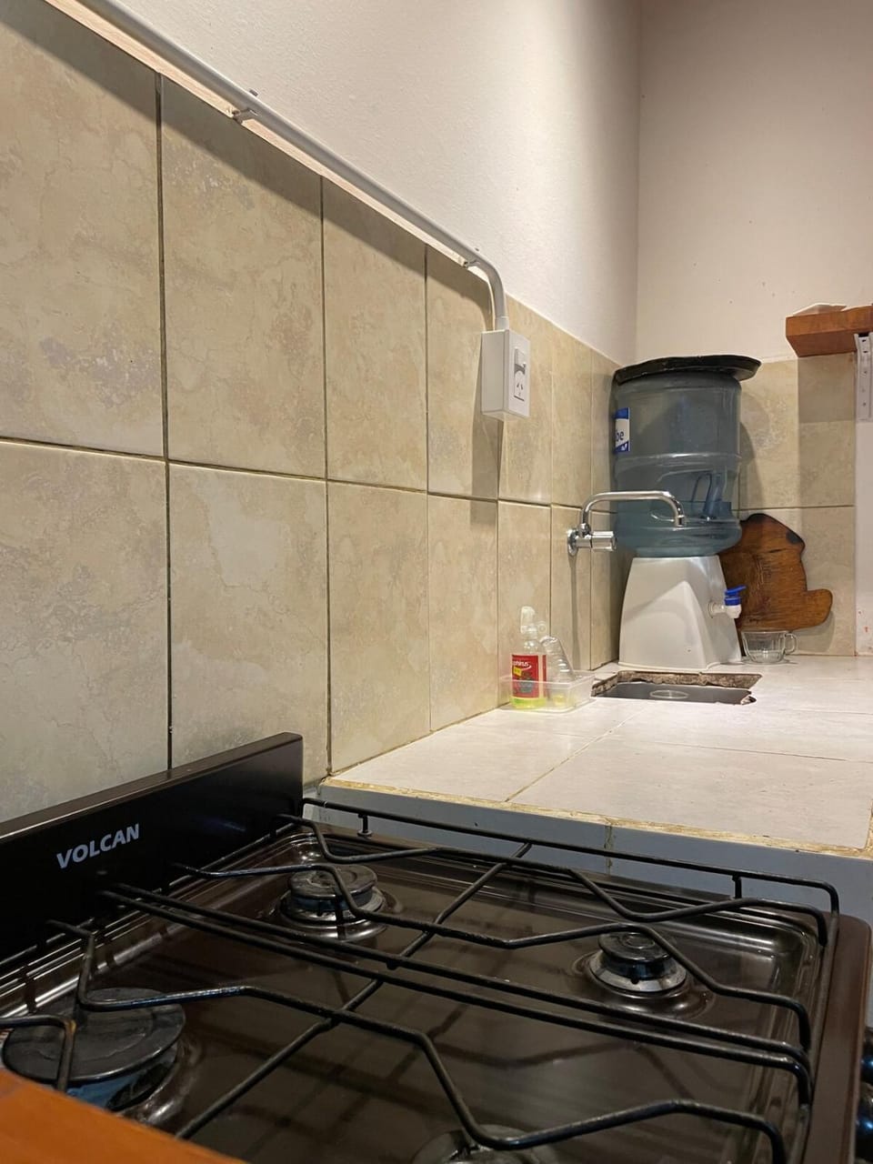 Kitchen or kitchenette, minibar, stove