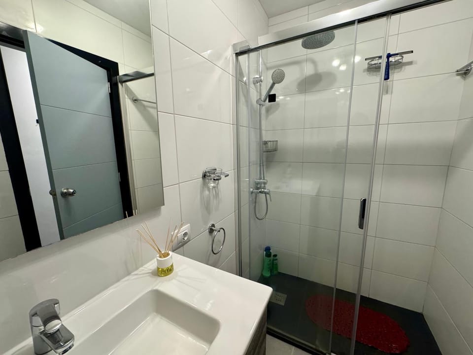Shower, Bathroom, towels