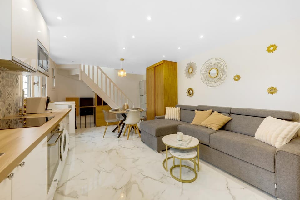 Living room, Seating area, Dining area, kitchen