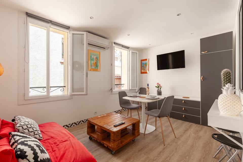 Property building, Living room