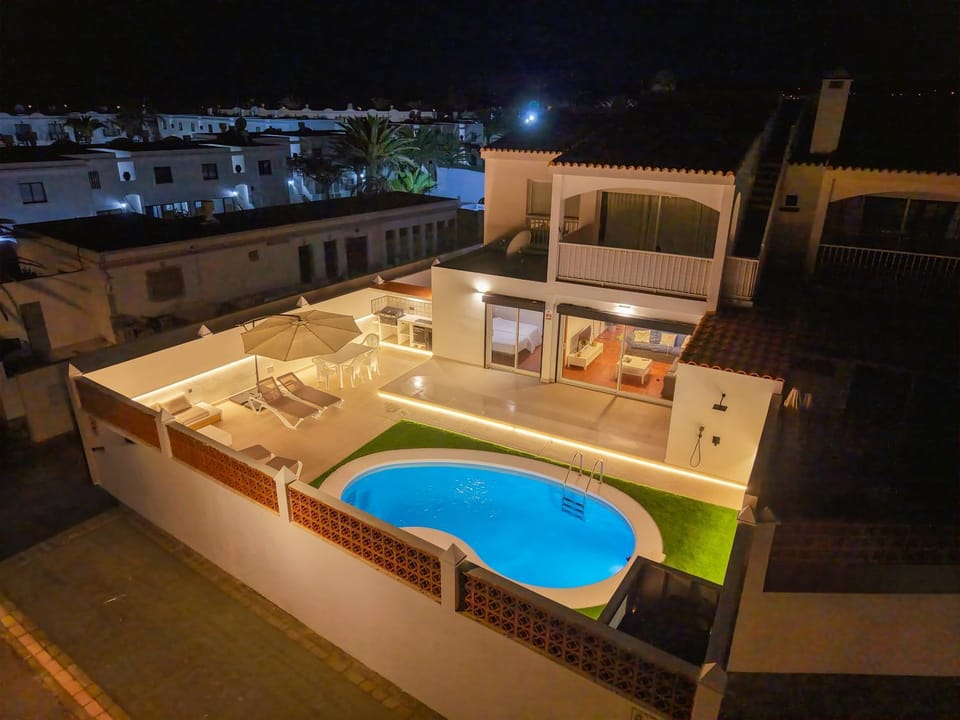Las Magnolias Private Pool, BBQ & Family Villa Apartment in Corralejo