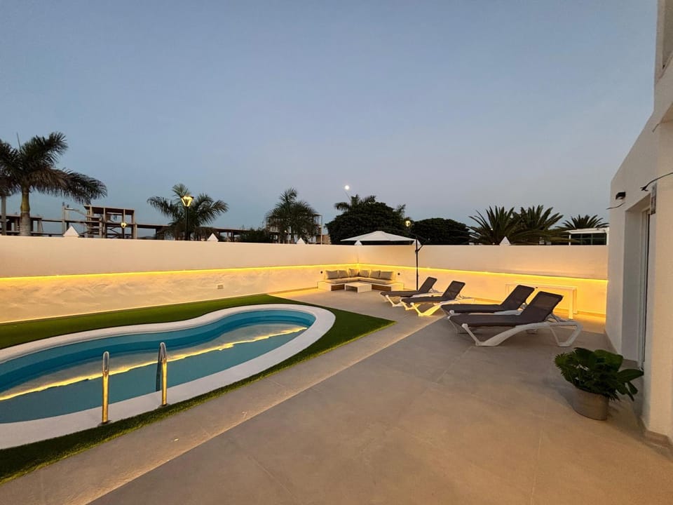 Las Magnolias Private Pool, BBQ & Family Villa Apartment in Corralejo