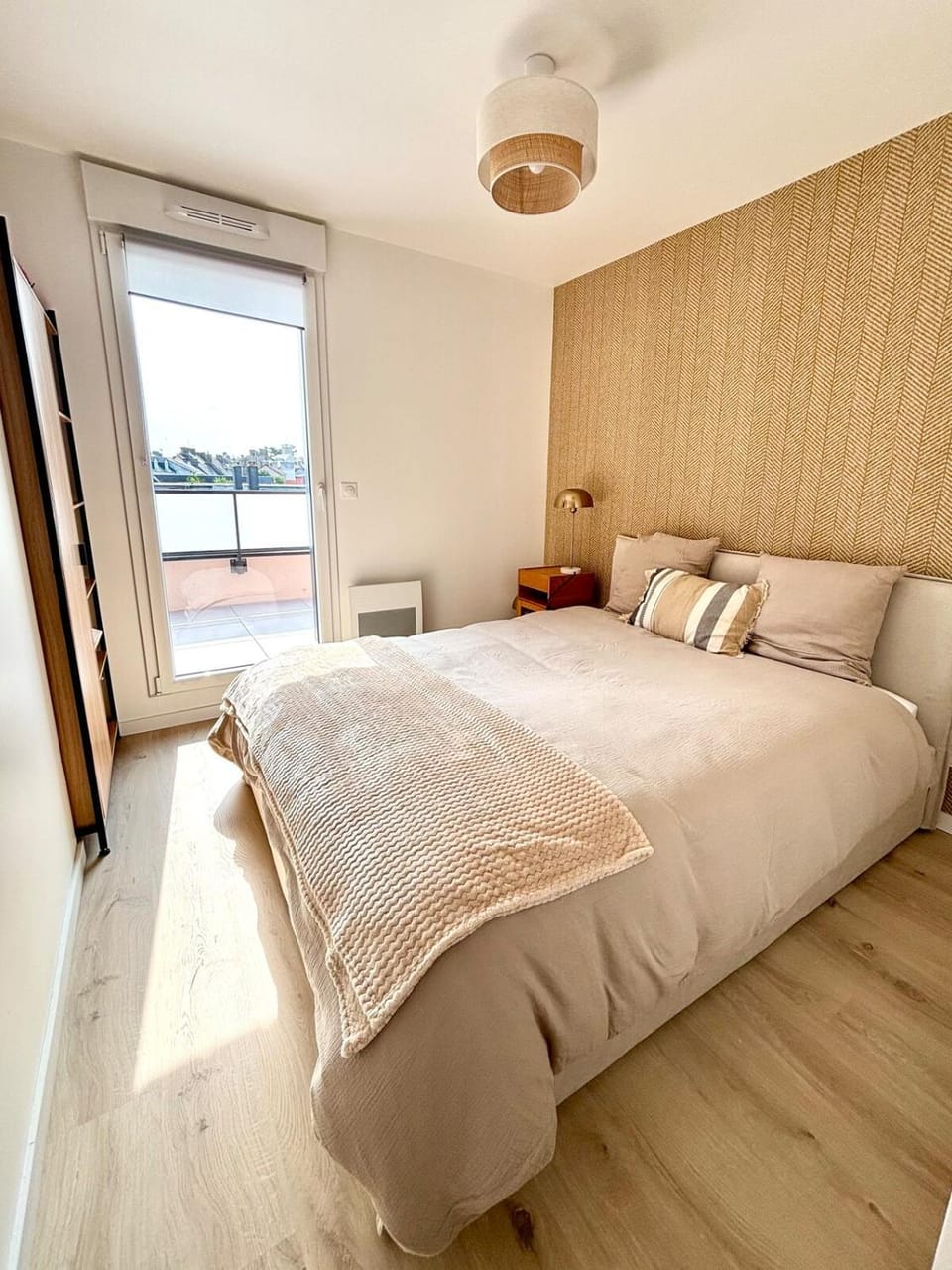 Bed, Photo of the whole room, Bedroom