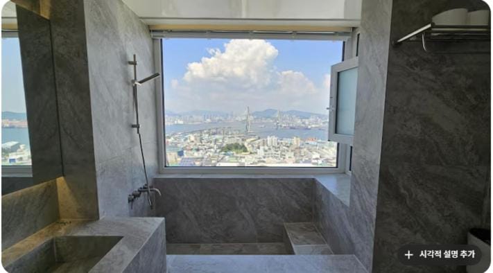 Hot Tub, Bathroom