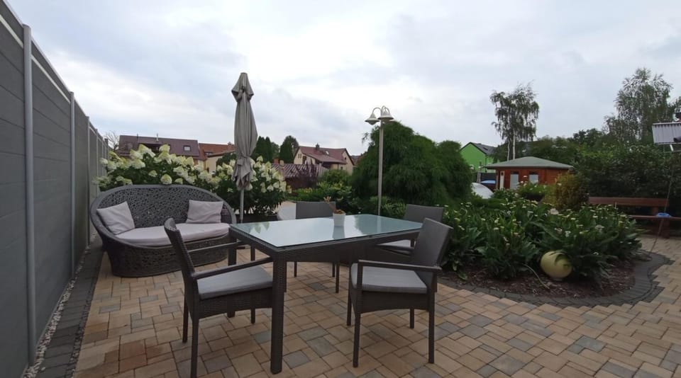 Garden, Seating area, Garden view