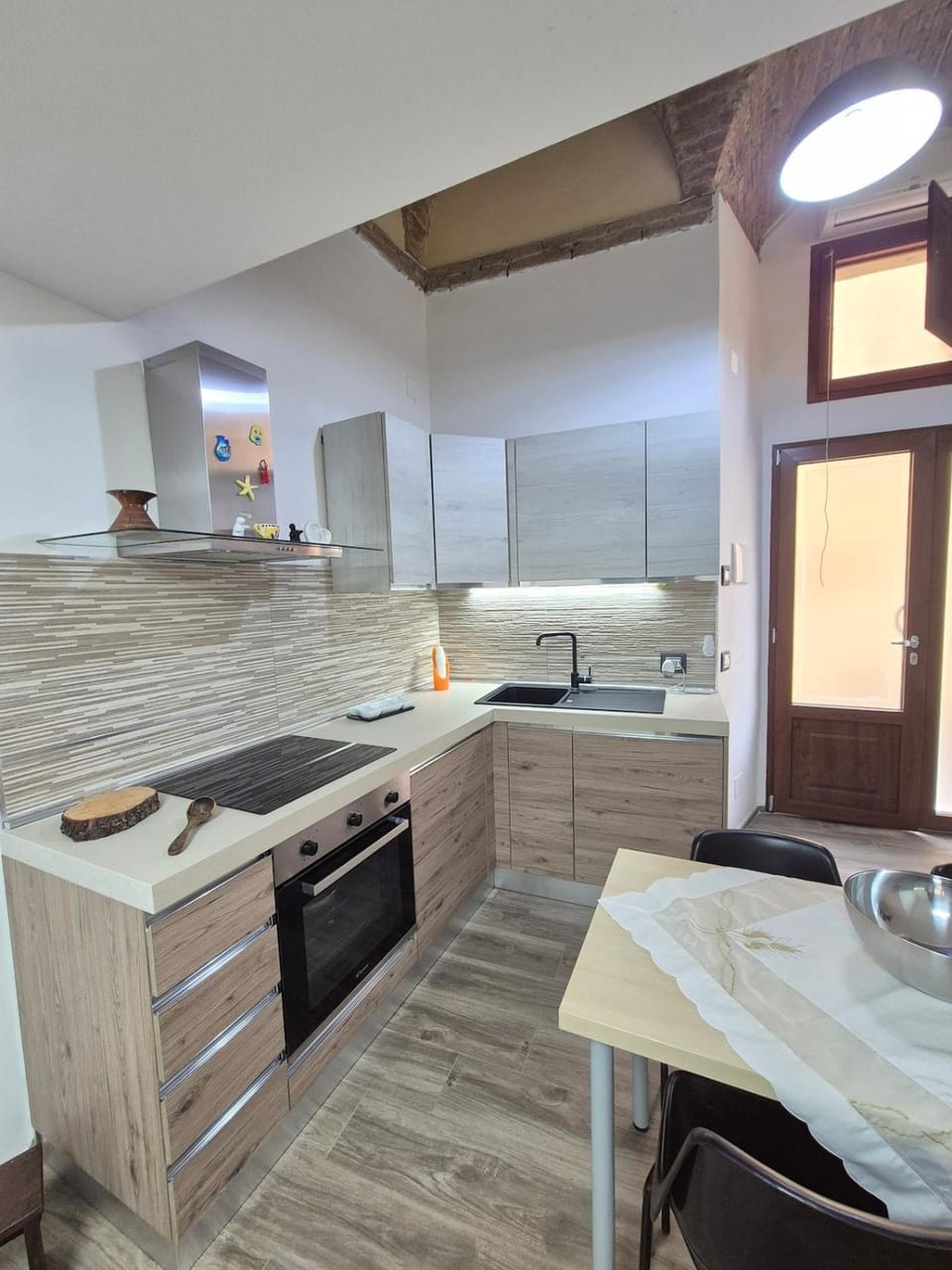 Kitchen or kitchenette, Dining area, dishwasher, stove