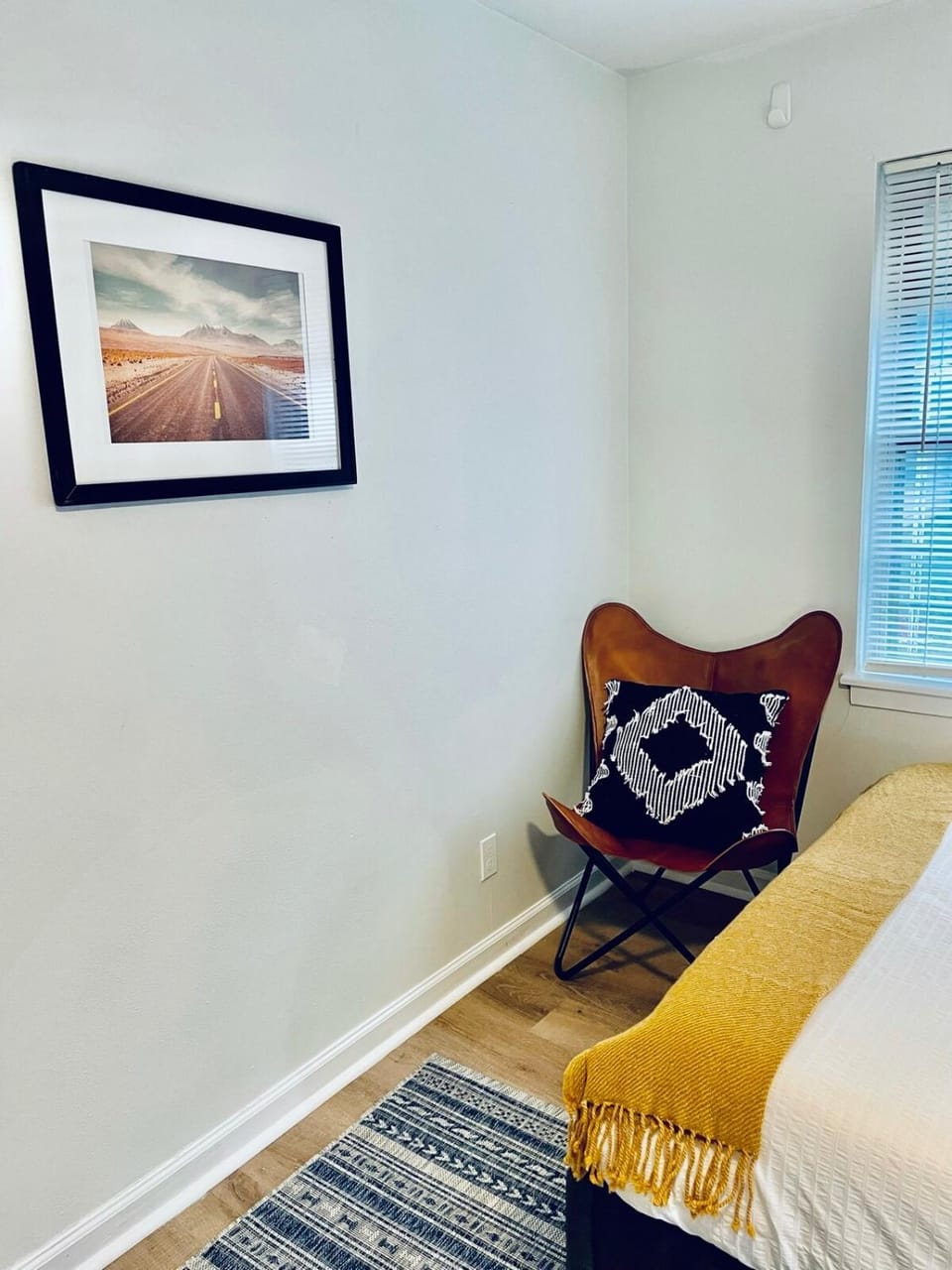 10 Beds, 2 Homes, Hot - Tub Near Downtown! Apartment in South Congress