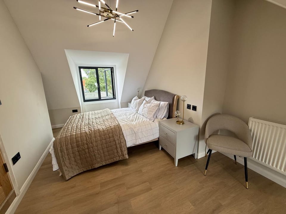 Fire Station View-Central-2 king beds-Brand new interior House in Teignbridge