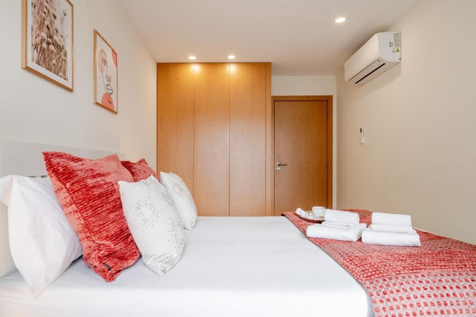 Bed, Bedroom, towels, wardrobe, air conditioner