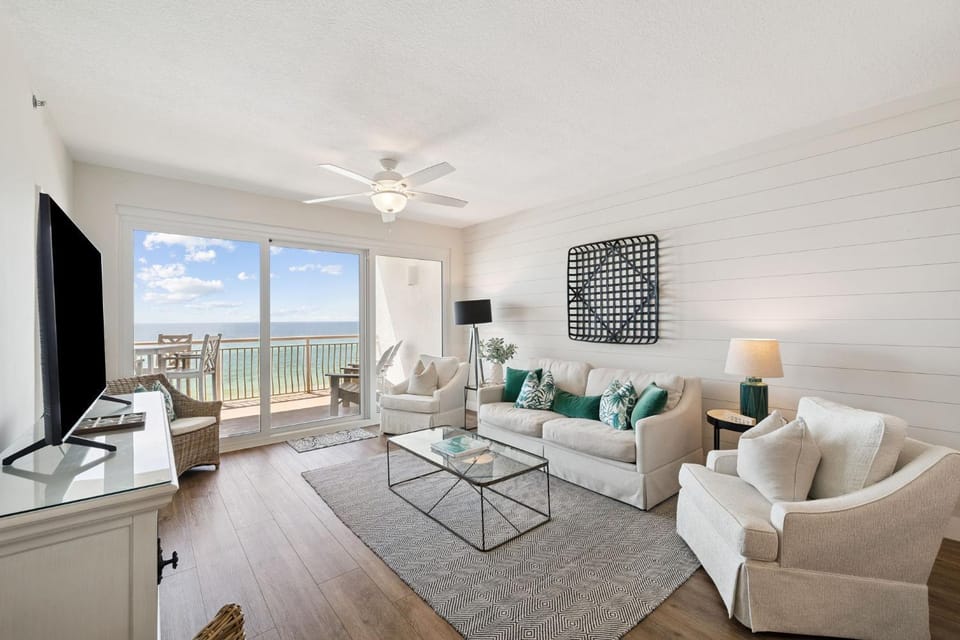 View (from property/room), Balcony/Terrace, Living room, Sea view