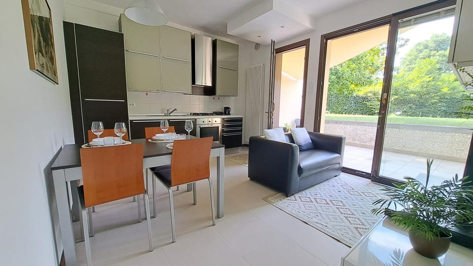 Kitchen or kitchenette, Living room, Seating area, Dining area, Lunch, stove, kitchen