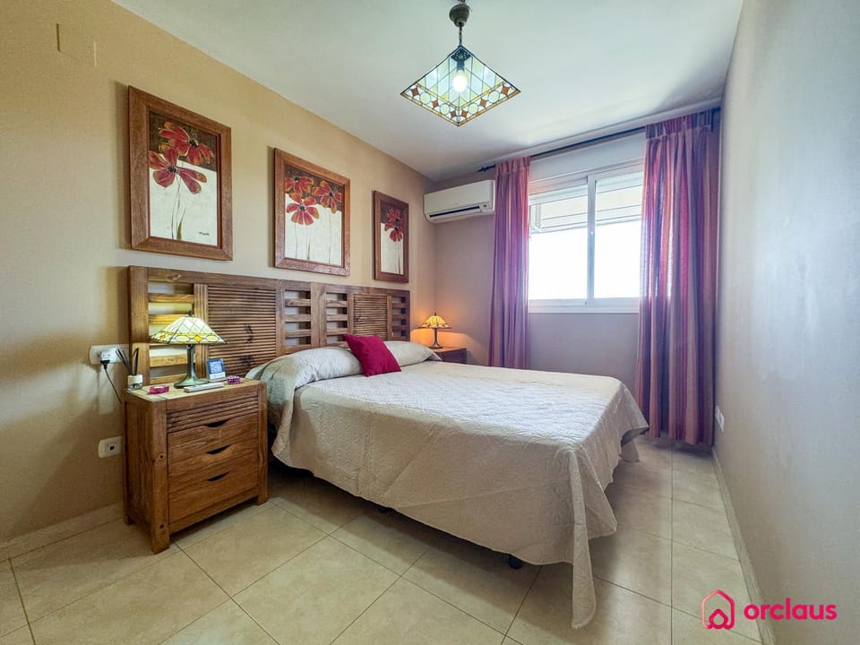 Bedroom, air conditioner