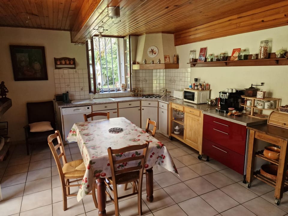 Property building, Kitchen or kitchenette, Living room