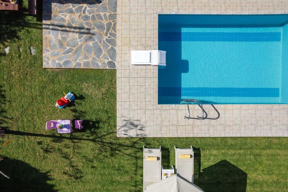 Bird's eye view, Swimming pool
