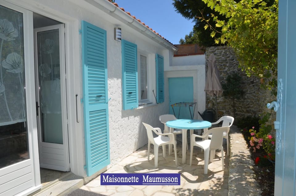 Property building, Patio, Balcony/Terrace