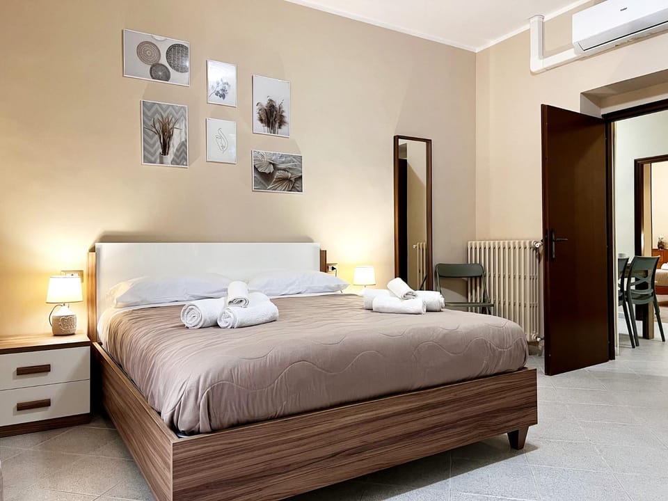 Bed, Bedroom, air conditioner