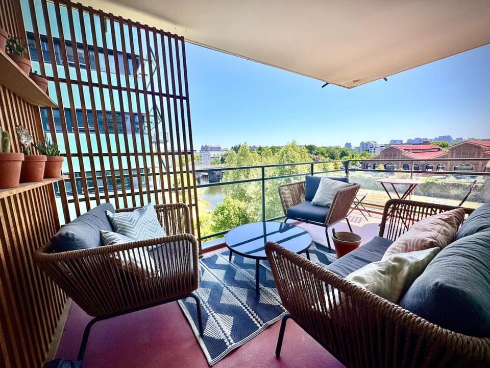 Le Reflet, 2 bedrooms, balcony view of Vilaine Apartment in Rennes
