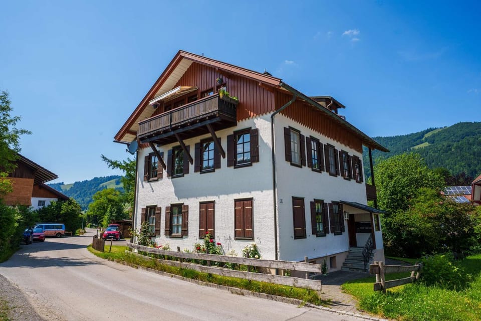 Property building, Off site, Natural landscape, Garden, Garden view, Mountain view, Street view