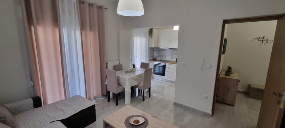 Kitchen or kitchenette, Seating area, oven