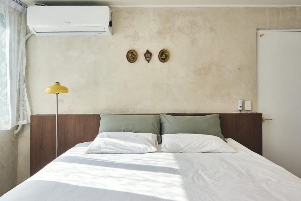 Bed, Bedroom, air conditioner