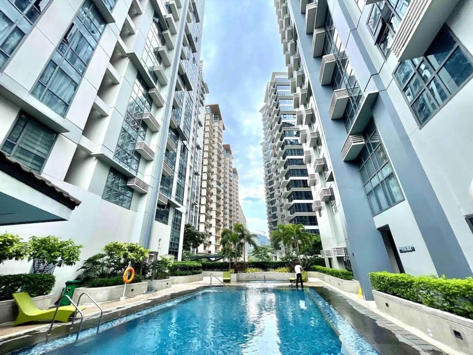 Swimming pool, Swimming pool