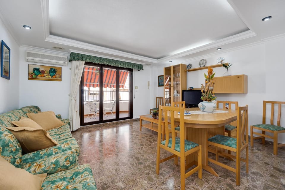 Living room, Seating area, Dining area, air conditioner