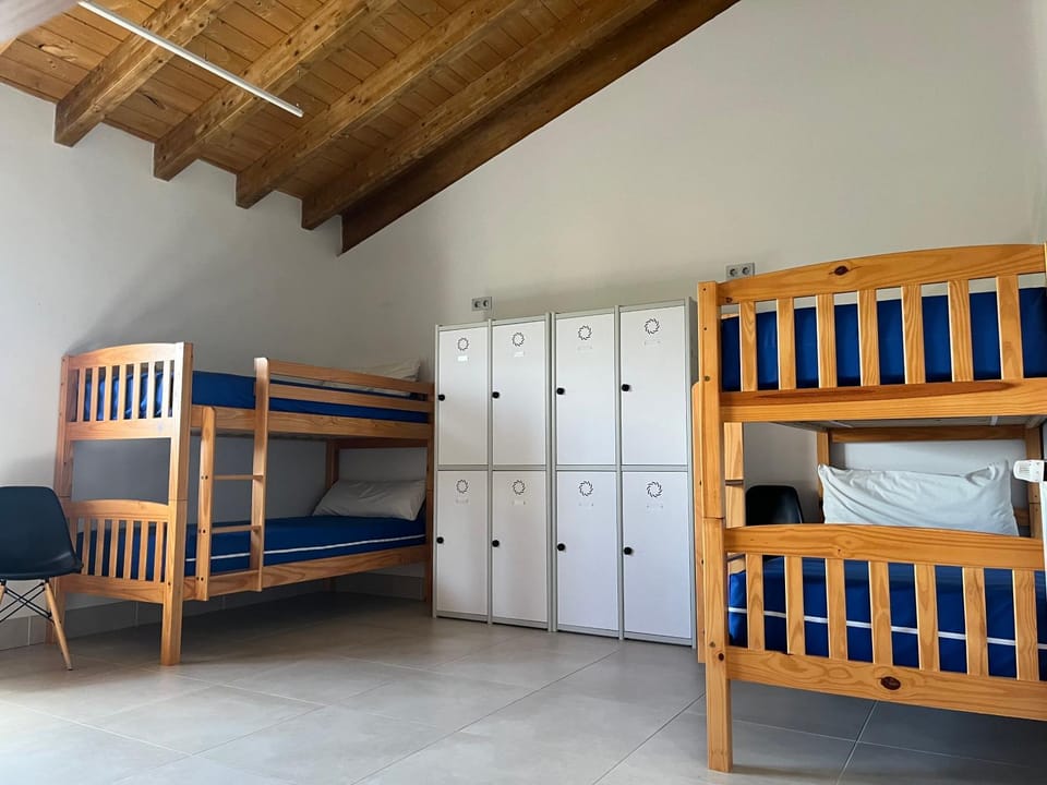 Bedroom, bunk bed