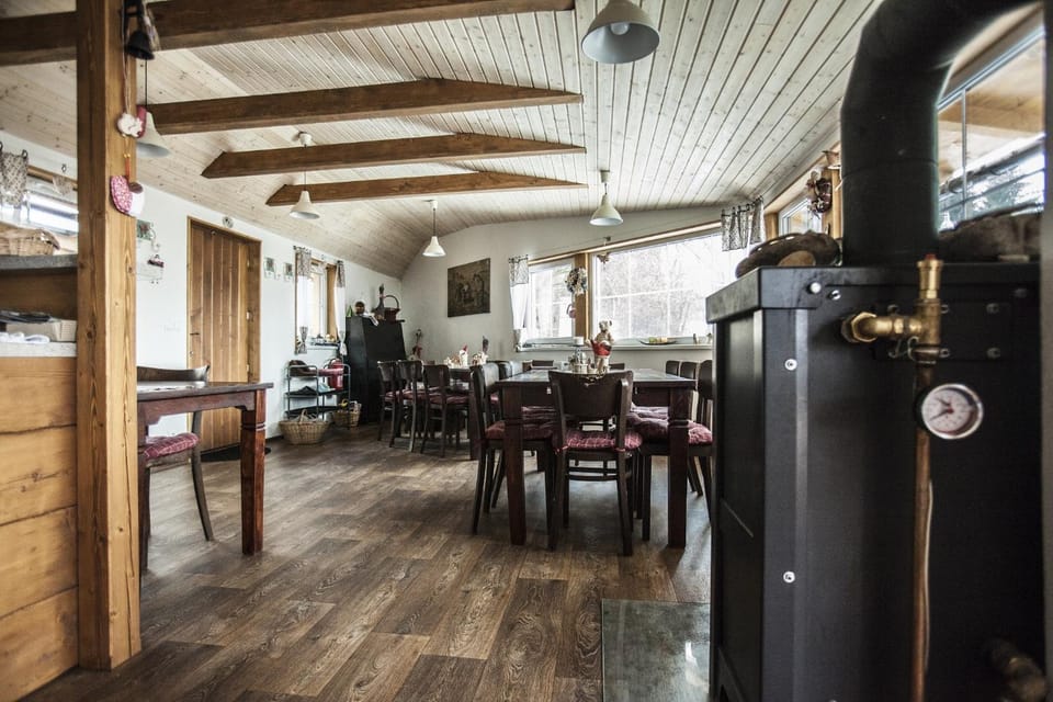 Communal lounge/ TV room, Living room, Banquet/Function facilities, Seating area, Dining area