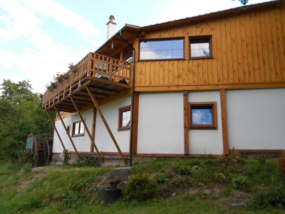 Property building, Garden, Balcony/Terrace