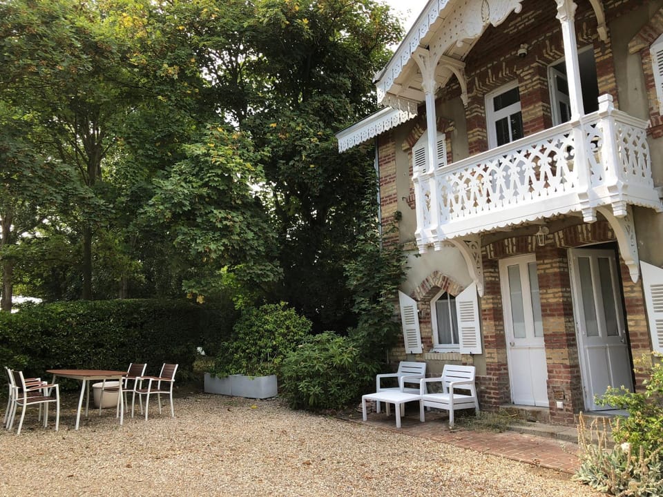 Les Graves House in Normandy