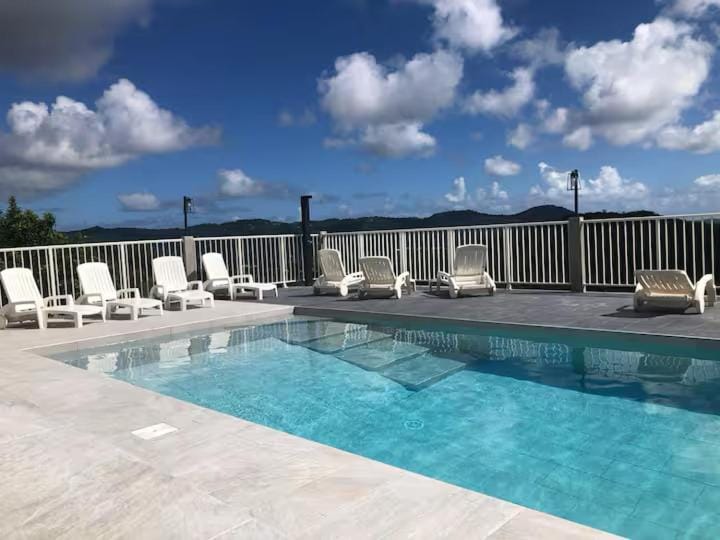 EDEN-RÉSIDENCE Le SAINT-BARTH Vue Mer et Piscine Apartment in Sainte-Luce