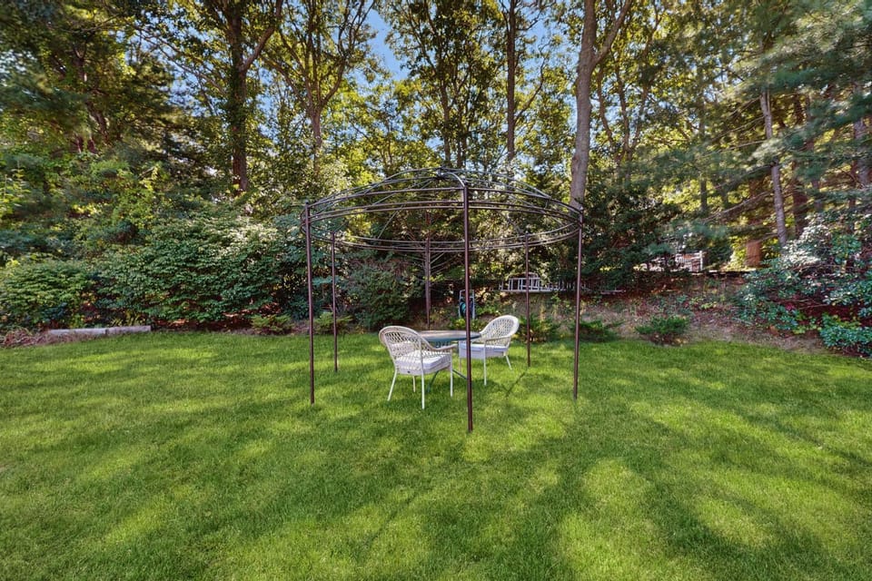 2 Mi to Dowses Beach! Couples Haven in Osterville House in Osterville