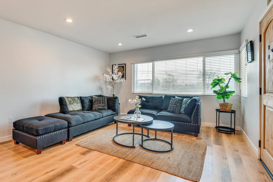 4 Mi to SoFi Stadium: Modern Home w/ Fenced Yard House in Westmont