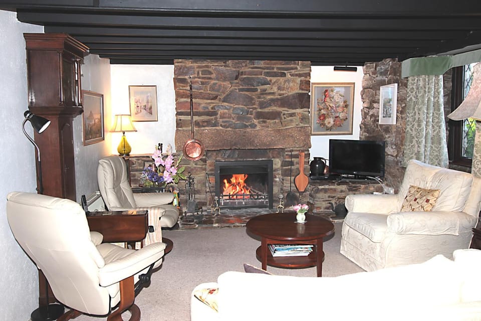 Communal lounge/ TV room, Living room