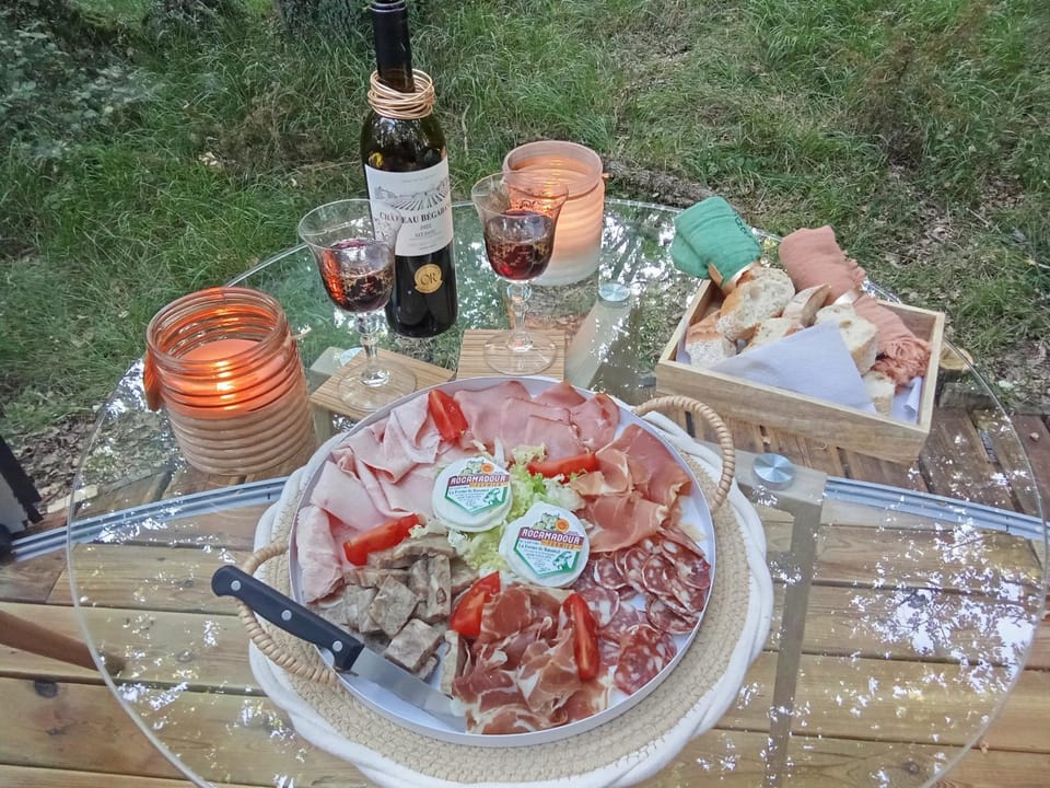 A la bulle étoile 82 Luxury tent in Saint-Antonin-Noble-Val