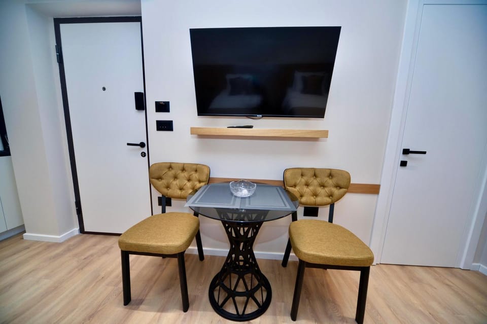 TV and multimedia, Seating area