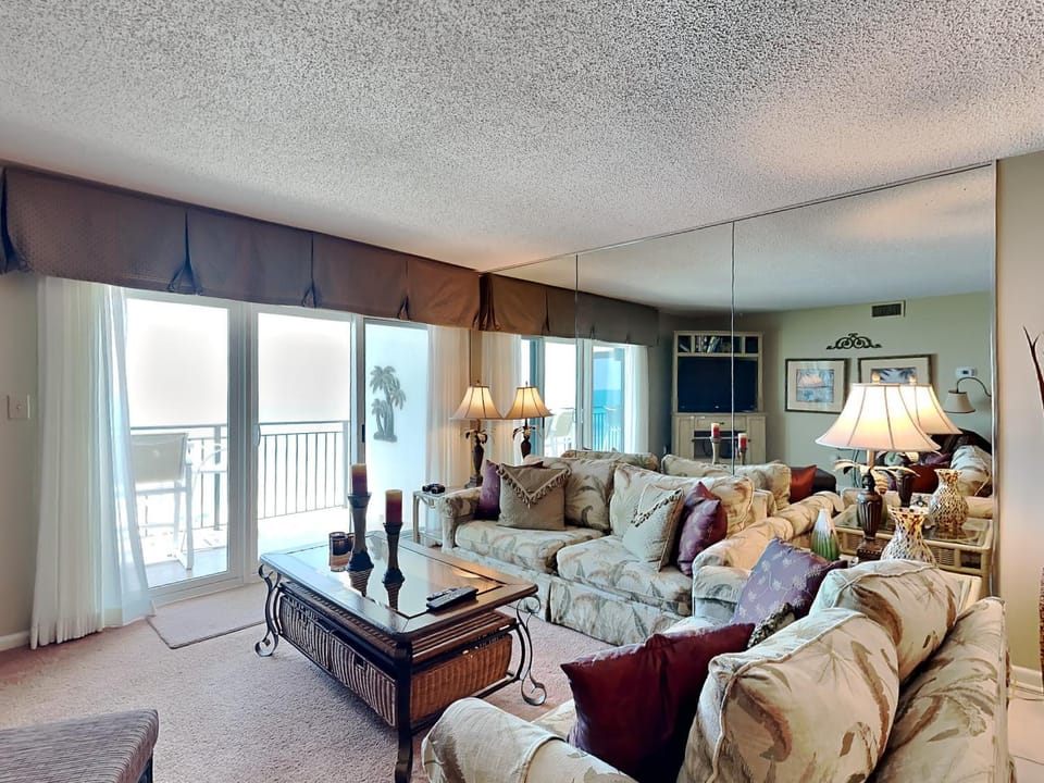 TV and multimedia, Balcony/Terrace, Living room, Seating area, Sea view, furniture