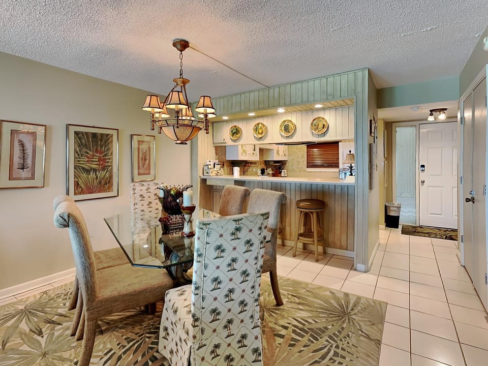 Kitchen or kitchenette, Seating area, Dining area, furniture